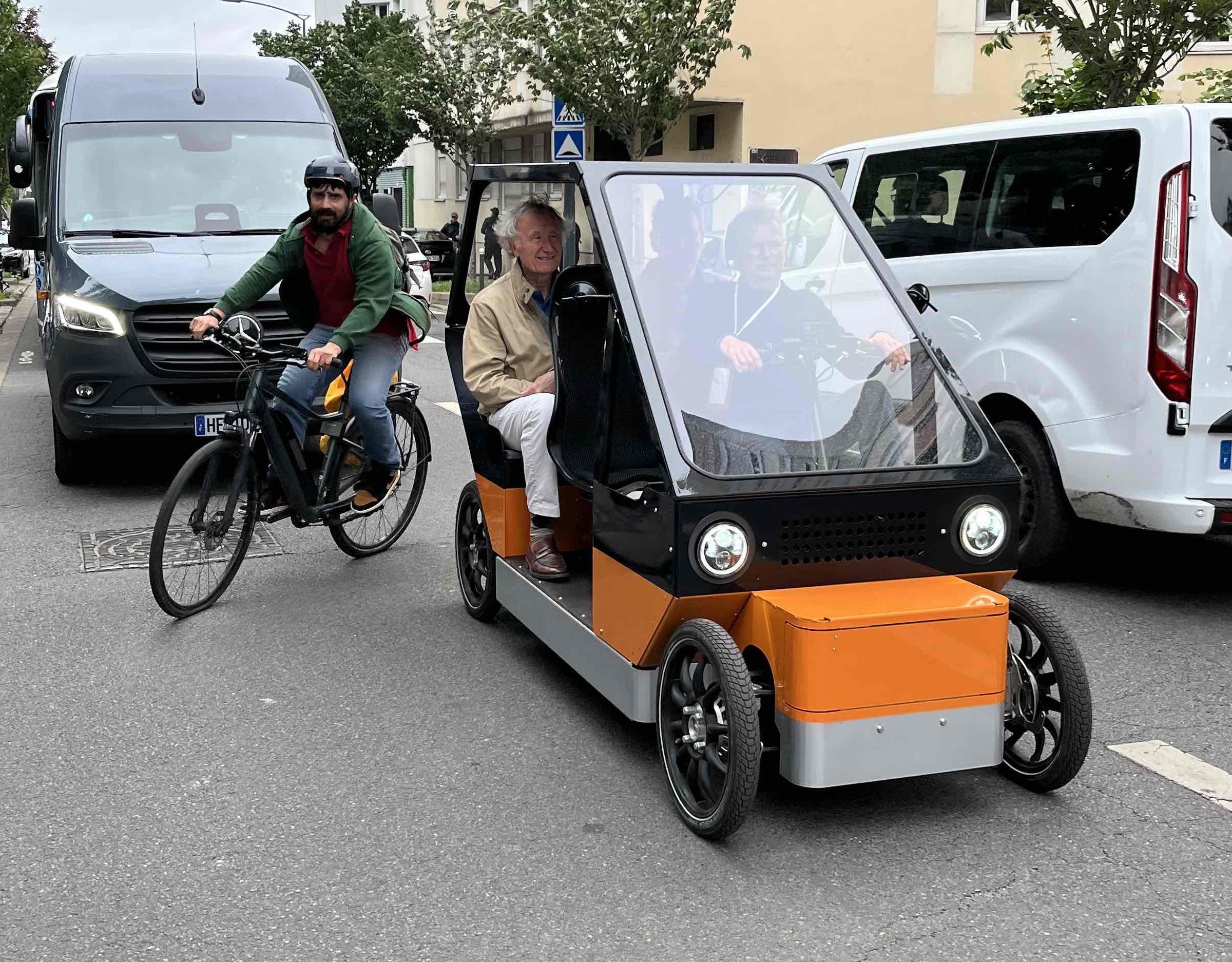 NOCAR sur la route dans la circulation
